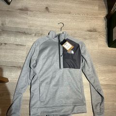North Face top