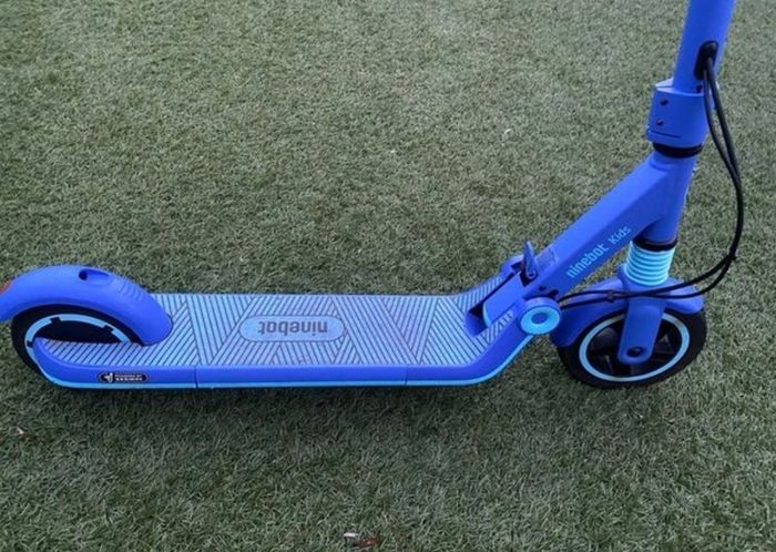 Kids Ninebot E8 eScooter Blue