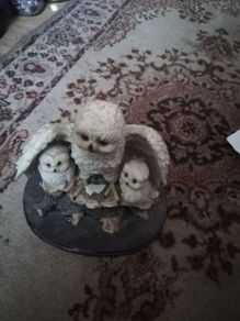 statue 3 white owls