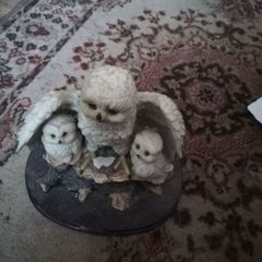 statue 3 white owls