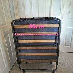 Single foldable guest bed with mattress