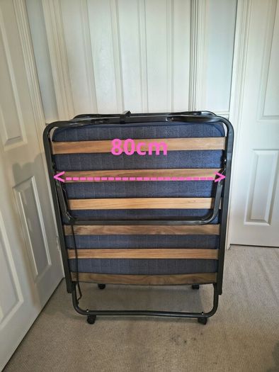 Single foldable guest bed with mattress