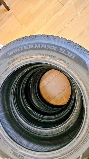 Set of 4 Dunlop Winter Maxx SJ8 - Winter Tyres 215/65 R17