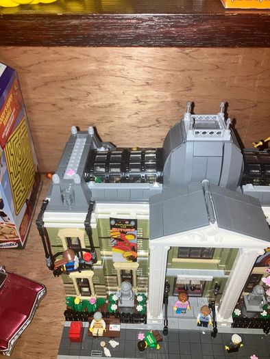 Lego Natural History Museum set 10326