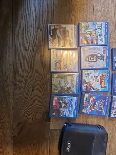 Lot of 12 psvita games + soft case