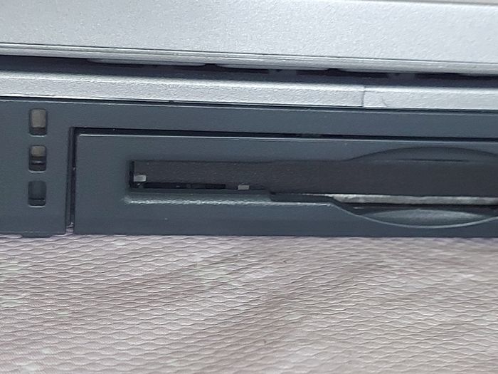 Rare Vintage Fujitsu Siemens Lifebook, E Series, FPC07048B Part number CP127259, Running Windows 2000 Professional, uses 3.5 floppy disk, 20GB HDD, amd all the connecting Ports from 30 years ago Era