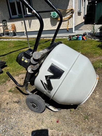 Cement mixer