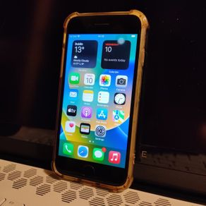 iPhone 8 SIM free Unlocked like new ( home button not working)
