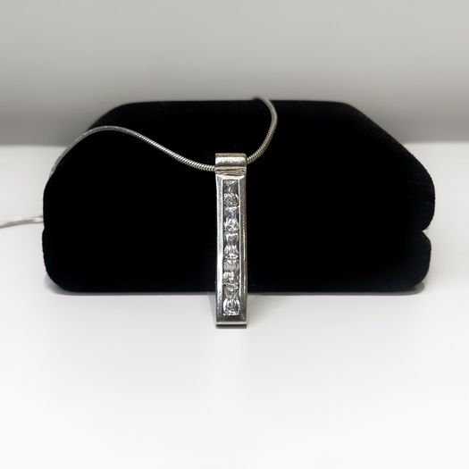 Beautiful sterling silver necklace with sparkling gemstones
