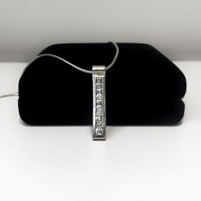 Beautiful sterling silver necklace with sparkling gemstones