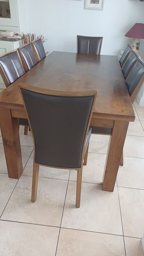 kitchen table and chairs