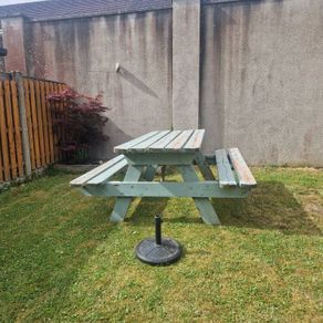 Picnic bench