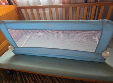Foldable bed rail