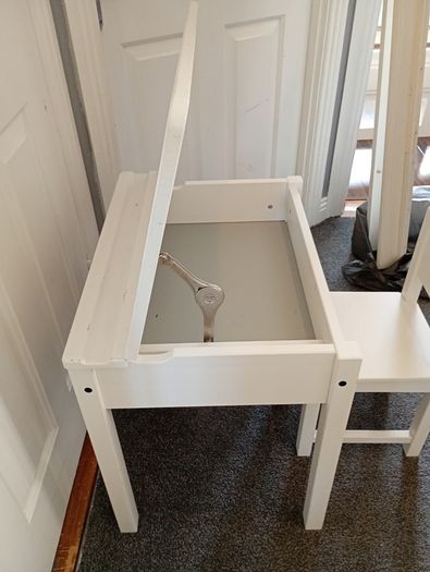 Kids desk and chair