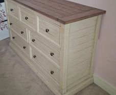 Chest of drawers