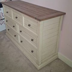 Chest of drawers