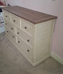 Chest of drawers