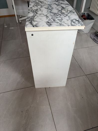 Free dressing table