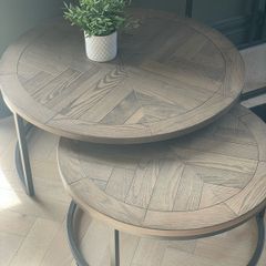 Nest coffee tables