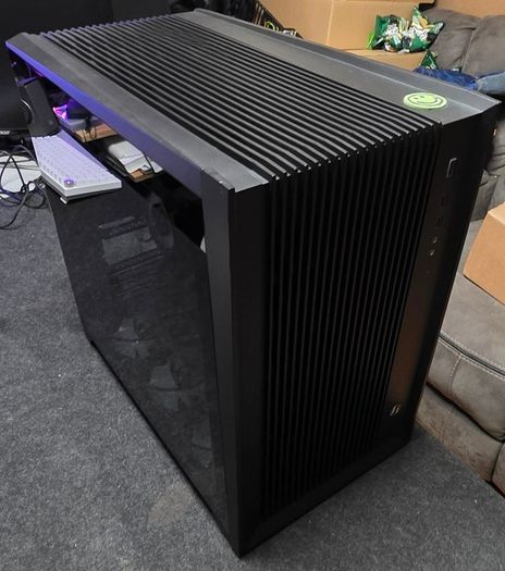 LianLi Dynamic 011 Ryzen 7 9800X3D Gaming PC