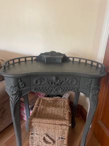Table / writing desk