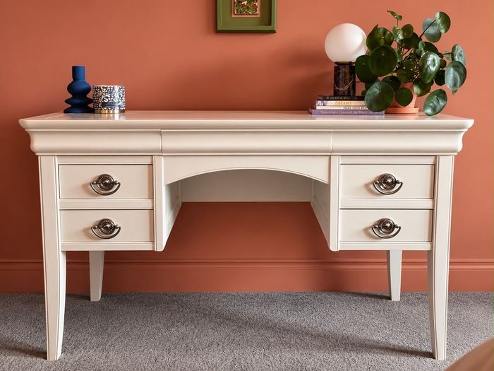 Dressing Table and 2 Matching Bedside Lockers