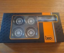 ENKEI VW / HONDA alloys with stand - for 1/18 - NEW in BOX