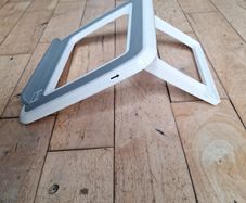 Laptop stand