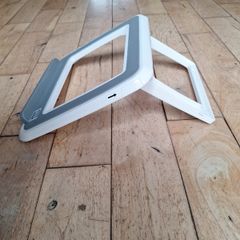 Laptop stand