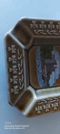 irish made porcelain wade ashtray,,prefect condition see the pictures for condition,buyer collects or pays postage thank you ,bunratty Castle picture insert ,