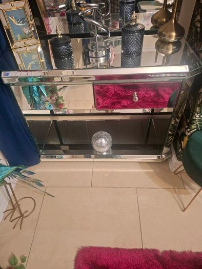 Mirrored livingroom furniture