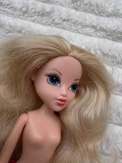 2009 MGA Moxie Girlz  Avery Nude Used Please see photos