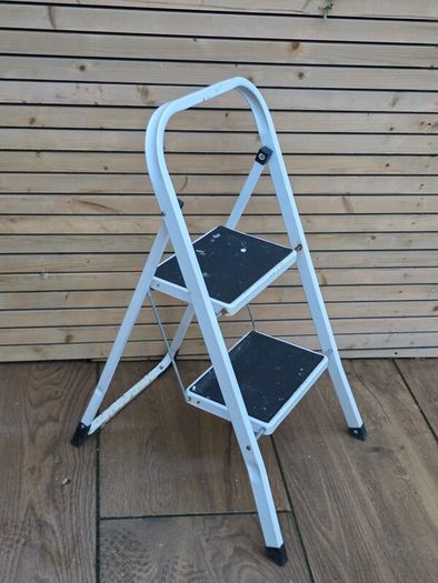 2 Step Folding Step Ladder / Step Stool - White