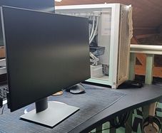 24" Dell U2421he