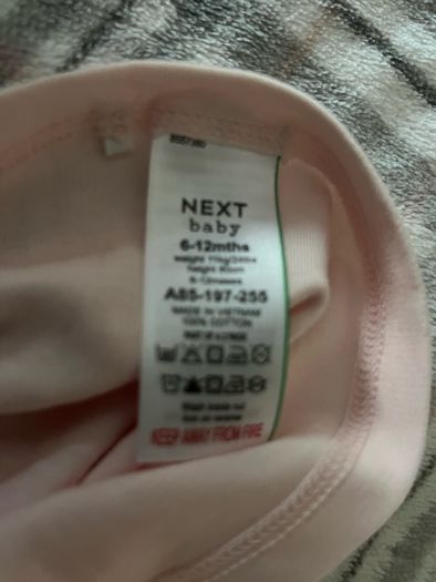 Girls hat 6/12 mths