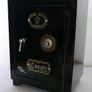 Vintage 1950s Crown Miniature Safe Tin Plate Coin Bank Made In Japan Image 7