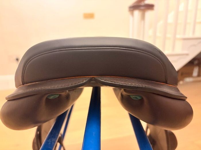 Equipe monoflap jumping saddle