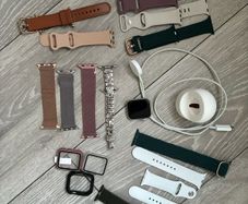 Apple Watch SE 2nd Gen 40mm GPS + charger + extra straps
