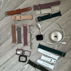 Apple Watch SE 2nd Gen 40mm GPS + charger + extra straps