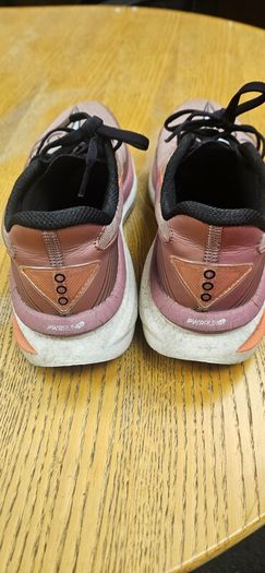 Saucony Womens runners size 5