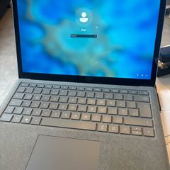 Microsoft Surface Laptop 2 - Immaculate