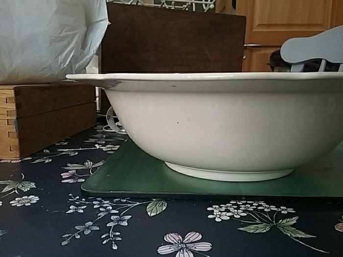 Crown Ducal "Florentine Rose" Serving bowl