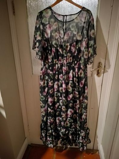 Yours London curve Plus Size Black Floral Print Maxi Smock Dress. Like new.
