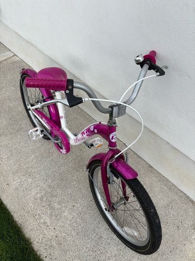 Girls 20 Inch Bike. Age 6-8.