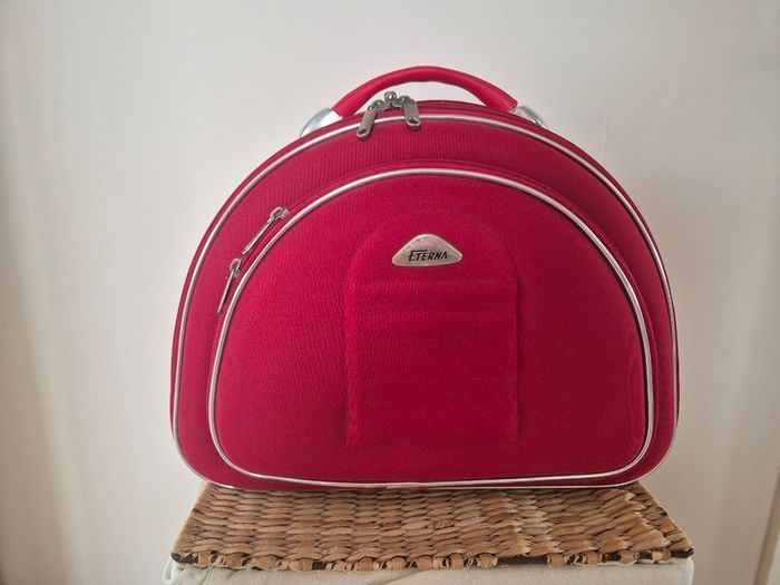 Red vanity case