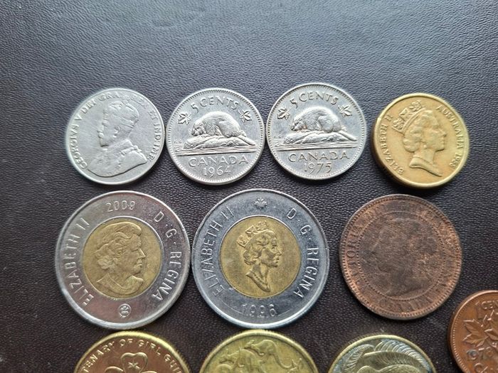 A Lot of 16 coins from Canada (1890-2010)