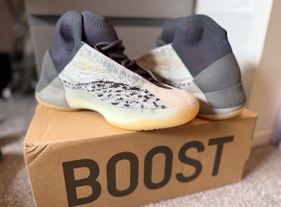 yeezy QNTM Boost