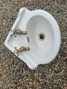 Shires corner wash hand basin.