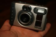 Trust 820 LCD Powercam Zoom Digital Camera 4 Megapixel