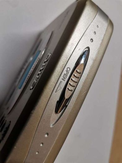 AIWA RX118 Cassette Walkman Player
